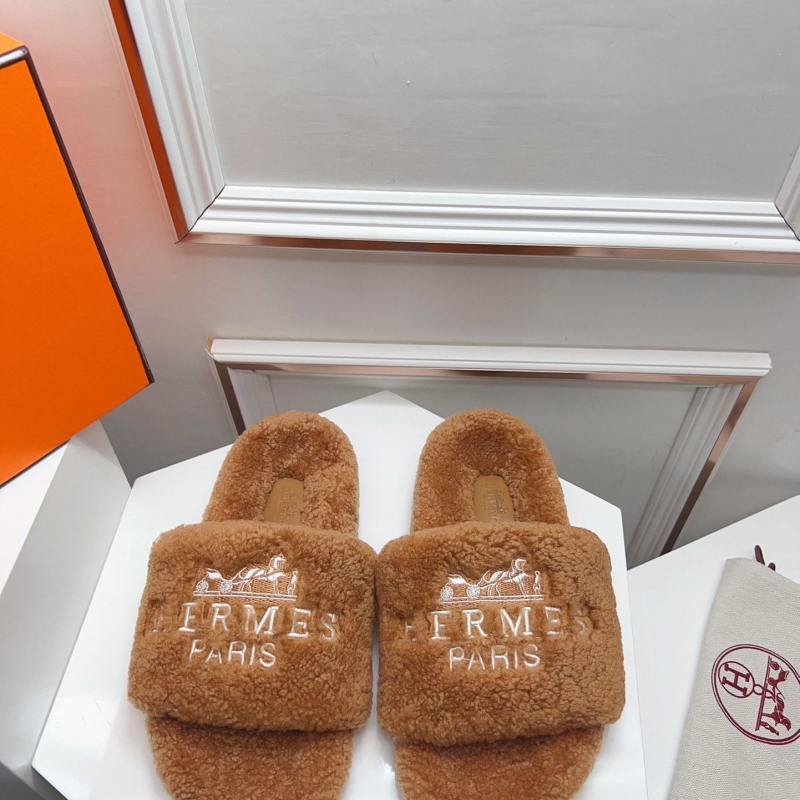 H**mes slippers